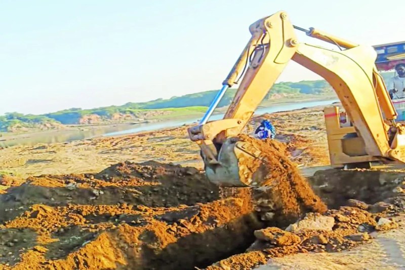 वन विभाग ने घडिय़ाल क्षेत्र में खुदवाई खाई