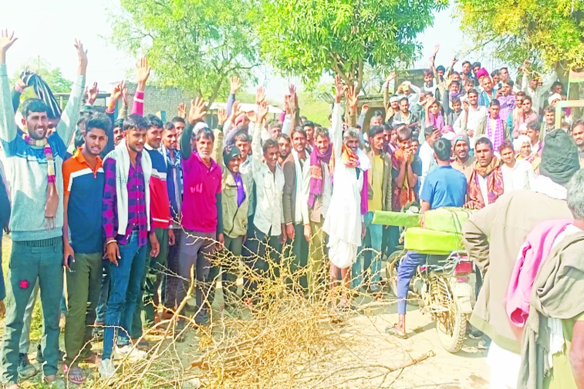 आक्रोशित किसानों ने बांसी-बूंदी मार्ग पर लगाया जाम