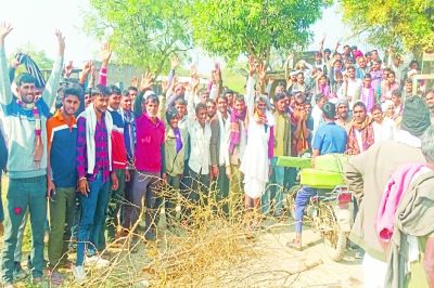 आक्रोशित किसानों ने बांसी-बूंदी मार्ग पर लगाया जाम