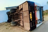 CG Accident: अनियंत्रित होकर पलटी तेज रफ्तार बस, 40 यात्री थे सवार, मची चीख-पुकार