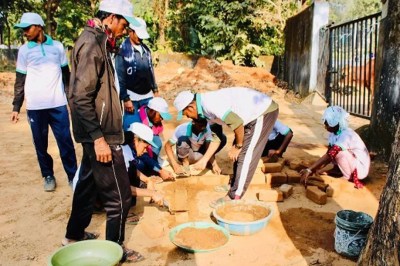 जहाँ बंदूकें खामोश हुईं, वहाँ भविष्य की नींव रखी जा रही है, पुनर्वास केंद्र में 35 आत्मसमर्पित नक्सली बने राजमिस्त्री
