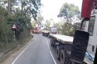 CG News: छत्तीसगढ़ के इस घाटी में लगा लंबा जाम, 300 से अधिक वाहन फंसे, लोग हुए हलाकान