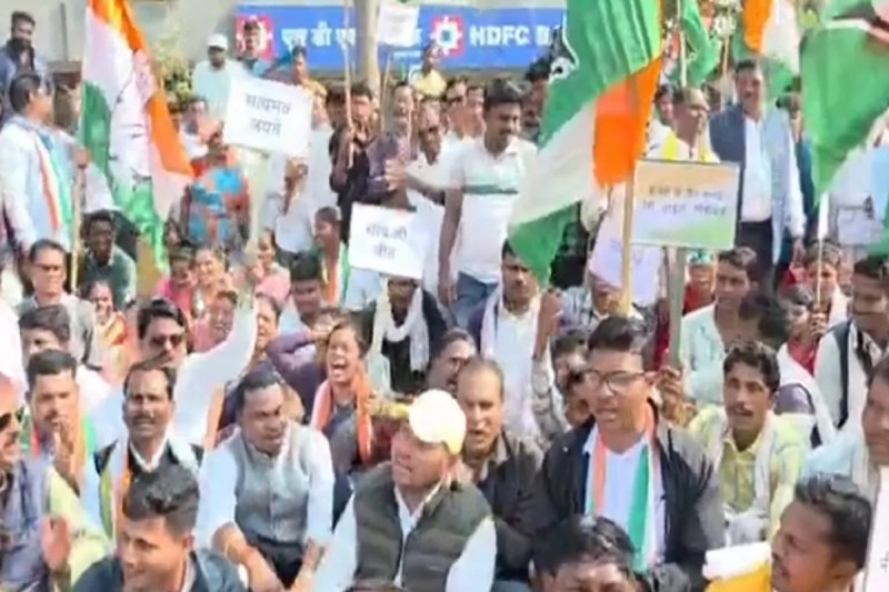 National Herald case: नेशनल हेराल्ड मामले में कांग्रेस को मिली राहत, भाजपा कार्यालय के बाहर कांग्रेसियों का भारी विरोध प्रदर्शन