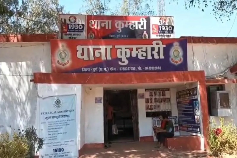 CG Crime: एटीएम में कैश जमा करने जा रहे कर्मचारियों से 14 लाख की लूट, शहर में नाकेबंदी कर आरोपियों की तलाश जारी