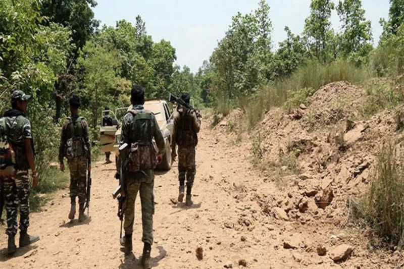 CG Naxal Encounter: बीजापुर-दंतेवाड़ा बॉर्डर पर मुठभेड़ जारी, अब तक 7 नक्सली हुए ढेर, DRG के 2 जवान शहीद