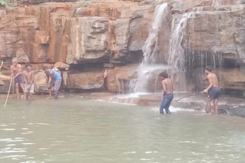 CG News: नरहरा जलप्रपात में डूबा रायपुर का युवक, 20 घंटे की तलाश के बाद लाश बरामद
