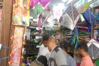 CG News: मकर संक्रांति से पहले रायपुर के पतंग दुकानों में निगम की छापेमारी, चाइनीज मांझा जब्त