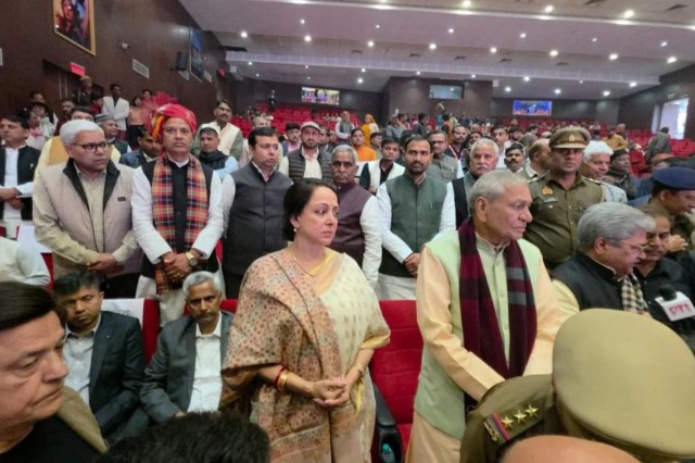 Hema Malini in Dharmendra Prayer Meet