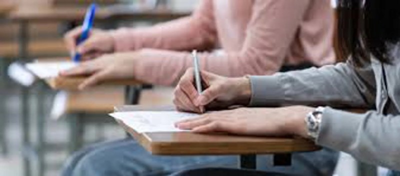 शिक्षक बीएलओ ड्यूटी में लगे, कोर्स अधूरा, फिर भी 100 फीसदी रिजल्ट का टारगेट