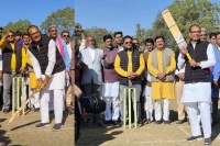 union minister shivraj singh chouhan playing cricket video mp news