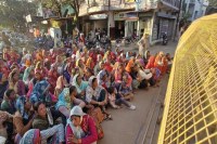 houses demolished tribals angry narmadapuram collectorate gherao mp news