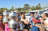 women surrounded Shivraj Singh Chouhan security issues mp news