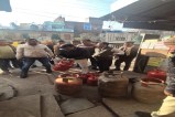 खाद्य विभाग की टीम ने हजीरा, चार शहर का नाका और रसूलाबाद क्षेत्र में छापेमारी कर घरेलू गैस के 40 सिलेंडर जब्त किए, जबकि दो दुकानों को सील कर दिया गया।
