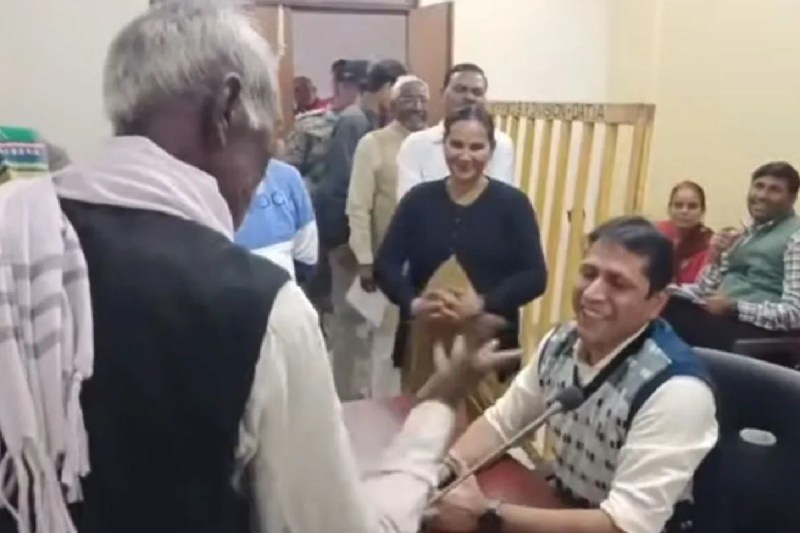 datia collector old man conversation video mp news