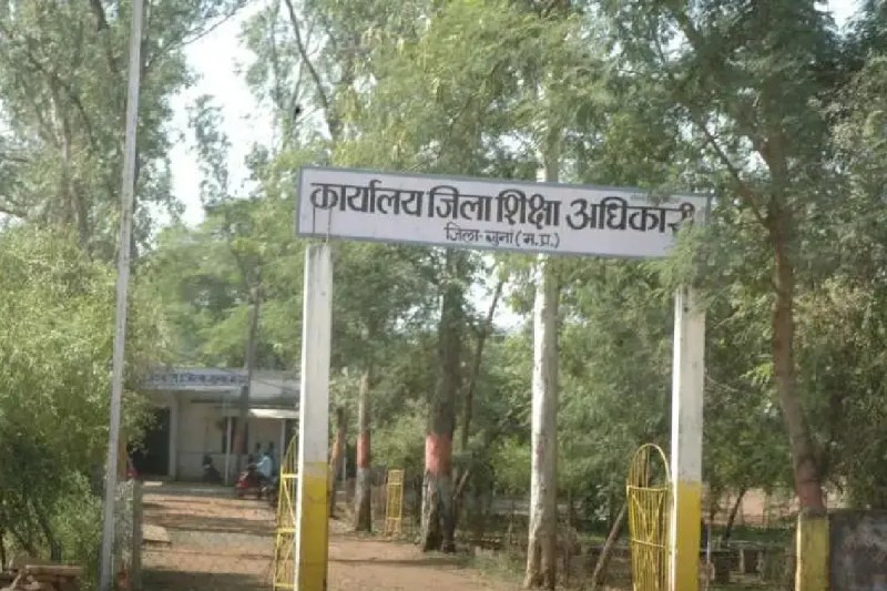 notices issued to 134 teachers e-attendance system mp news