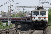 new nanded-tanakpur weekly train khandwa kashi express stoppage MP Railway update