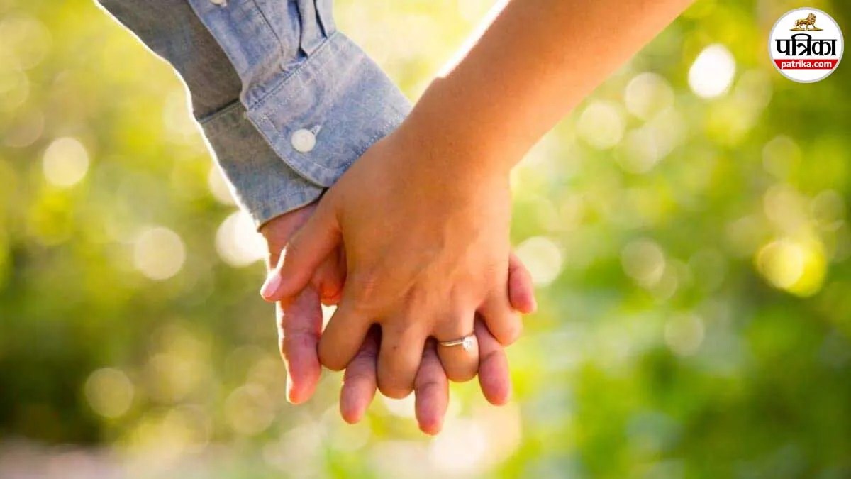 husband hit bike wife lover affair road accident up news