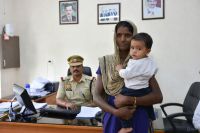 मां काली, बच्चा गोरा...!