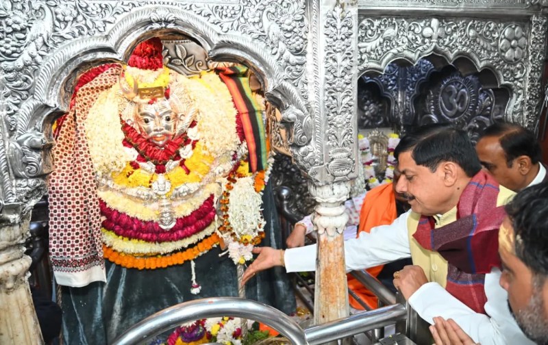 CM Mohan Yadav performed Kalbhairav puja in Kashi and tied a black thread