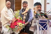 DK Shivakumar Kharge meeting