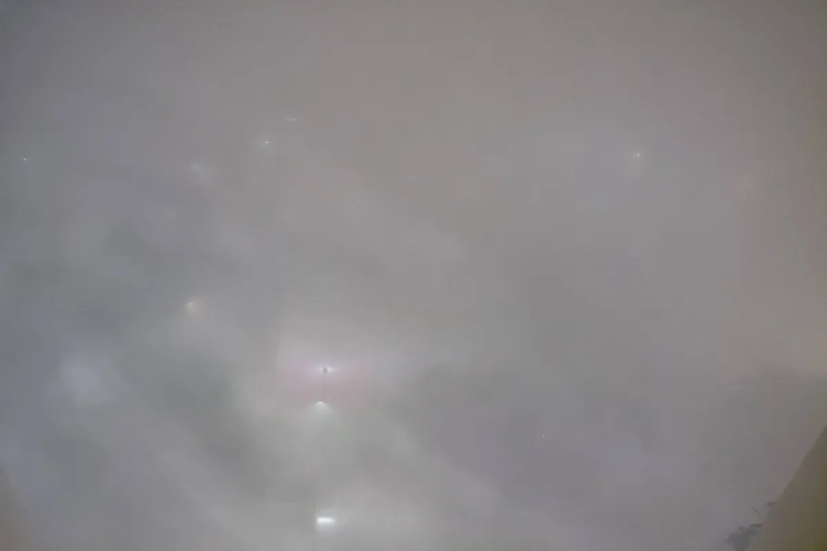 Cold Wave: यूपी में कड़ाके की ठंड का कहर, लखनऊ में 8 डिग्री, कोहरे से थमी रफ्तार