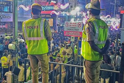 पुलिस विभाग ने सोशल मीडिया के माध्यम से चलो जिम्मेदारी से जश्न मनाएं शीर्षक से अभियान शुरू किया है।