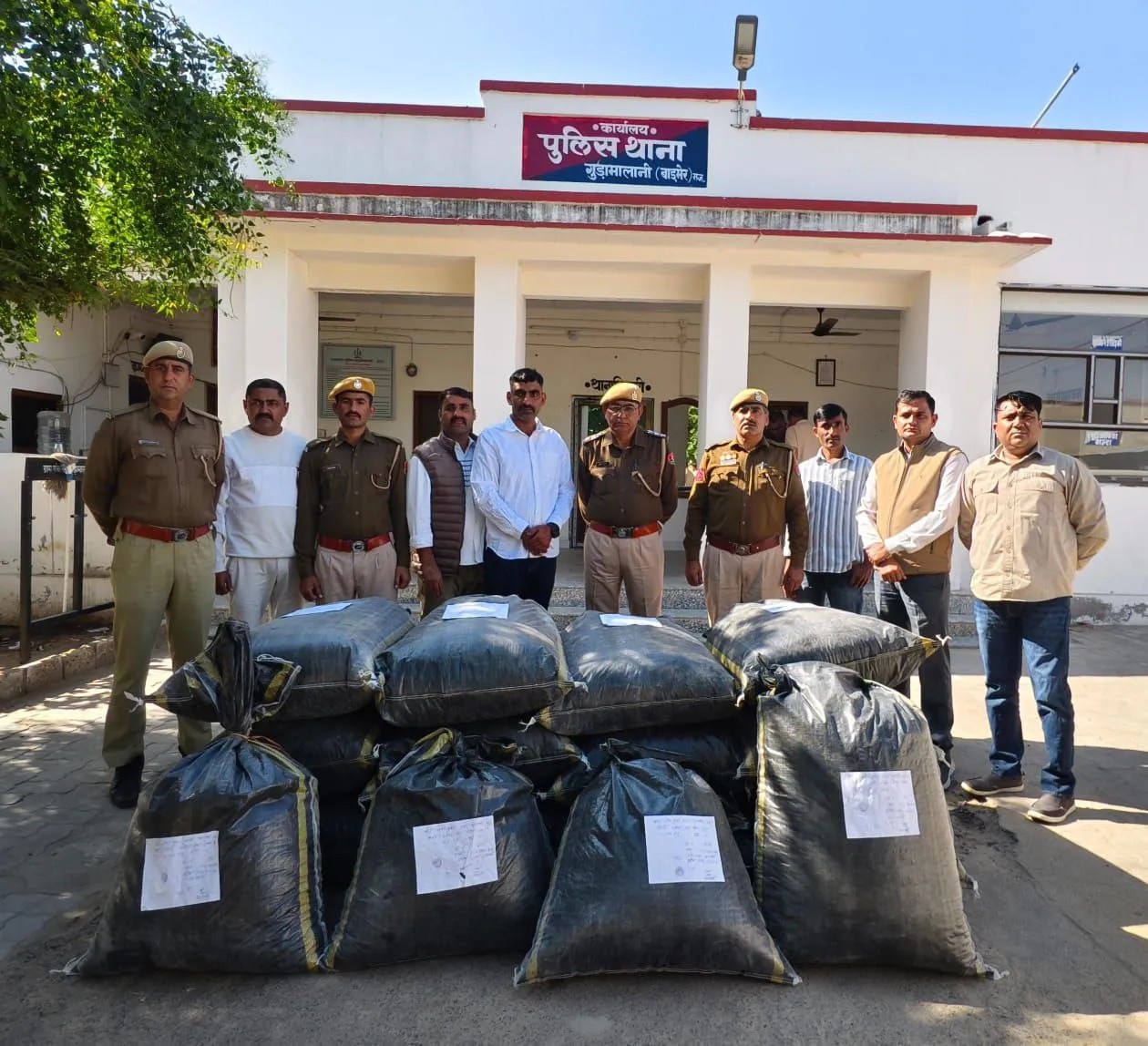 लावारिस गाड़ी की पुलिस ने ली तलाशी तो मिला 3 क्विंटल 08 किलोग्राम डोडा पोस्त