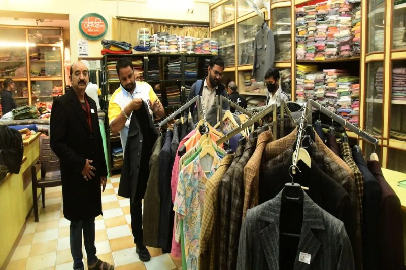 खरीदारी करते ग्राहक फोटो- पत्रिका