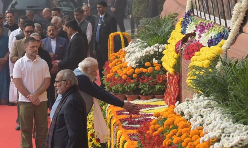 PM Narendra Modi, Rahul Gandhi pay tribute to martyrs of Parliament attack
