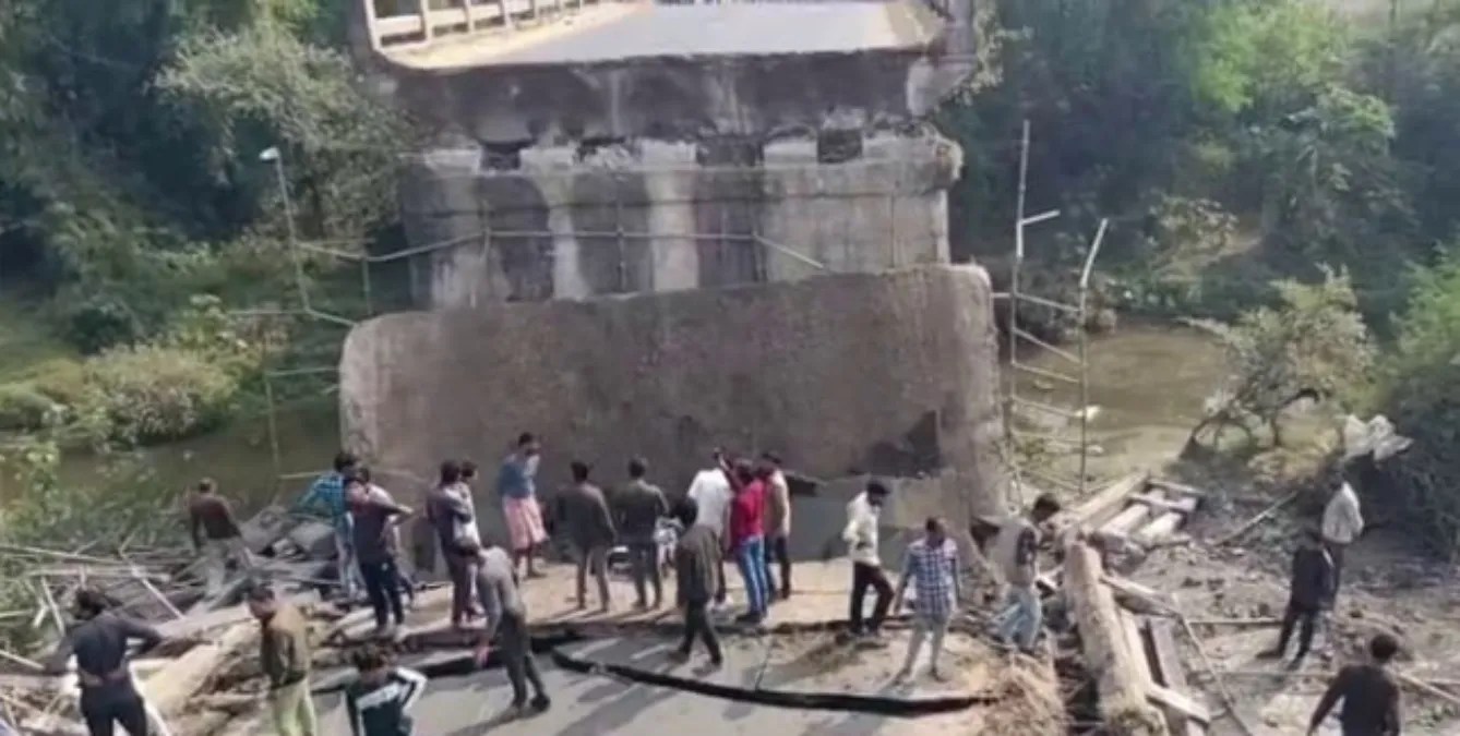 Officer suspended after bridge collapse in Raisen