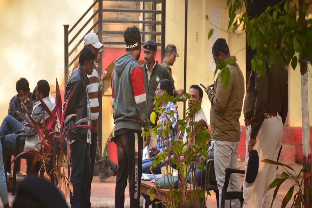 रायपुर में घुसपैठ की आशंका.. पकड़े गए 100 लोगों के दस्तावेज संदिग्ध, विरोध करने वाले 150 हिरासत में