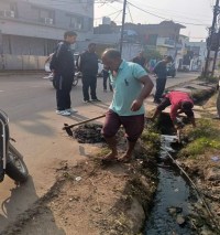 इनके पास न तो दस्ताने और जूते, रोज संक्रमण से लड़ रहे सफाई कर्मचारियों का नहीं हो रहा मेडिकल