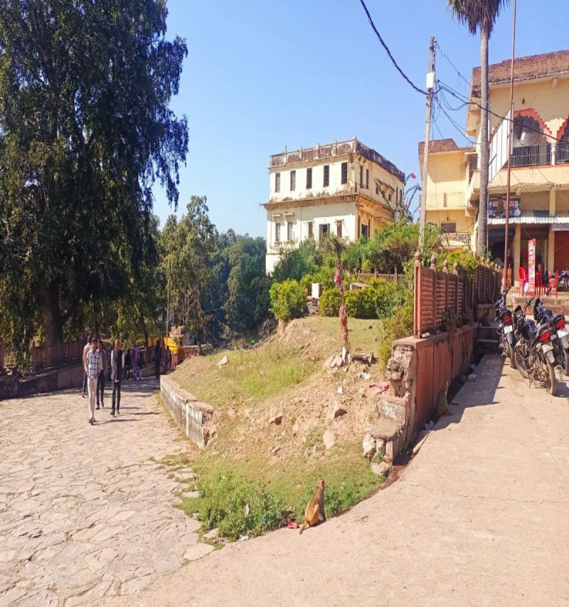 कुण्डेश्वर मंदिर के पार्क की बदहाल स्थितियां