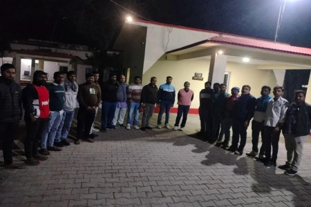 प्रोफेसर पहुंचे एसपी ऑफि स, कार्रवाई की मांग तेज