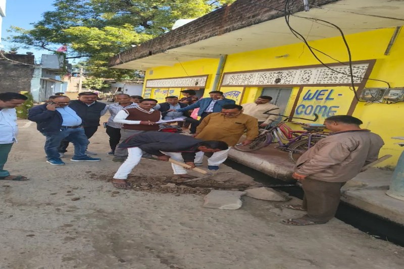 वैध कनेक्शन की राशि कराई जमा और १२ पर की कार्रवाई