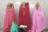 सर्द हवाओं के बीच ‘विंटर रेडी’ हुए मंदिर, देव प्रतिमाओं को पहनाए गए गर्म वस्त्र (फोटो सोर्स : Whatsapp News Group)