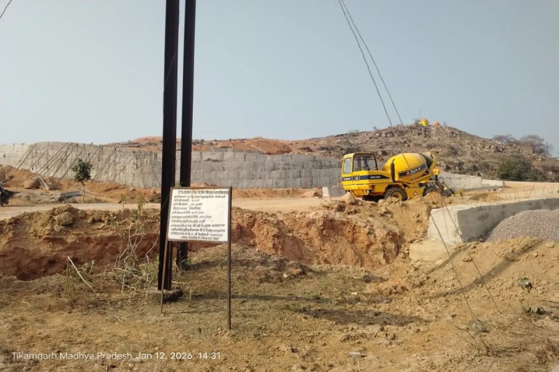 जनवरी 2024 में पूरा होना था काम, 2026 आ गया..... सडक़ अब भी अधूरी