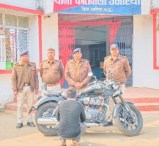 आरोपी की गिरफ्तारी के एसपी के निर्देश में थाना प्रभारी ने गठित की थी टीम, बाइक और मोबाइल भी जब्त