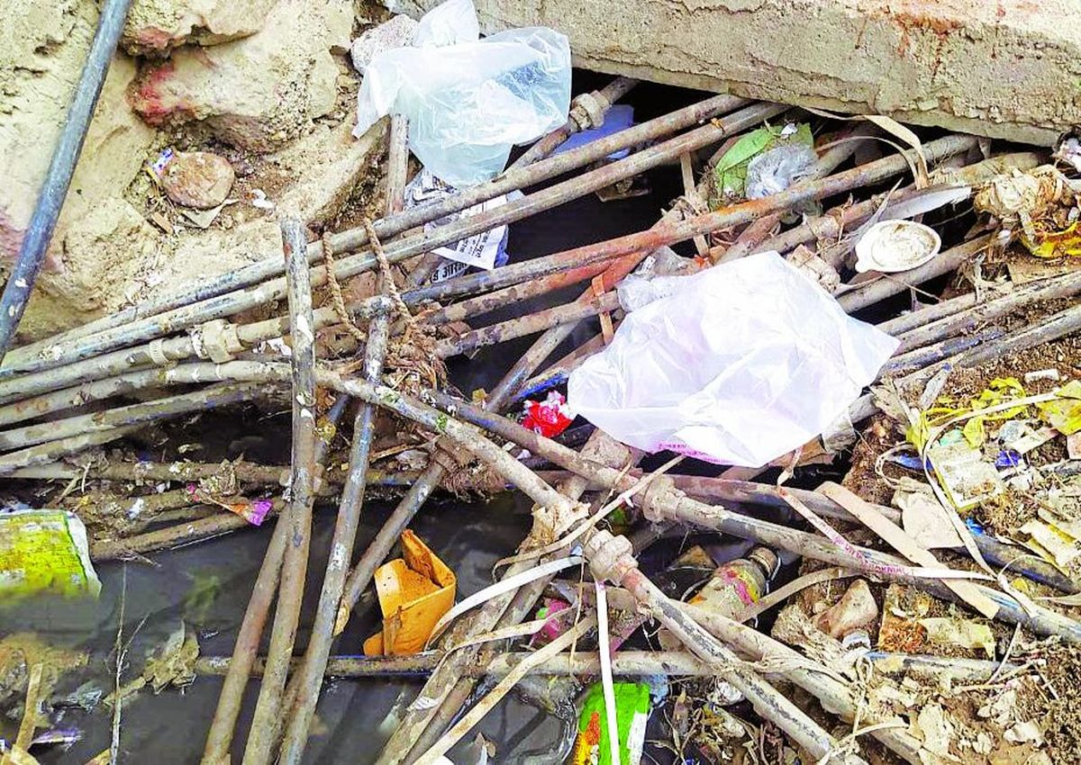 राजस्थान पत्रिका ने जब हालात का जायजा लिया तो शहर की कई कॉलोनियों, बस्तियों में हालात ङ्क्षचताजनक पाए गए। इसके बाद सोमवार को जलदाय विभाग ने शहर के कई इलाकों में टीम भेजकर पानी के नमूने लिए और क्लोरोफार्म का स्तर जांचा।