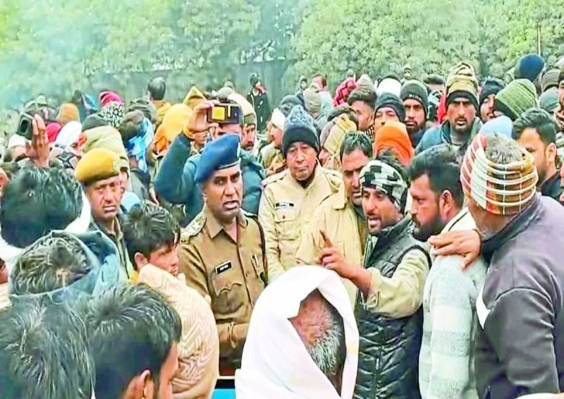 शनिवार सुबह करीब 11 बजे एक निजी कंपनी में कार्यरत मजदूर राजू मीणा की तबीयत अचानक खराब हो गई थी। इसके बाद उसे छबड़ा उपजिला चिकित्सालय ले जाया गया, जहां डॉक्टरों ने उसे जांच उपरांत मृत घोषित कर दिया।