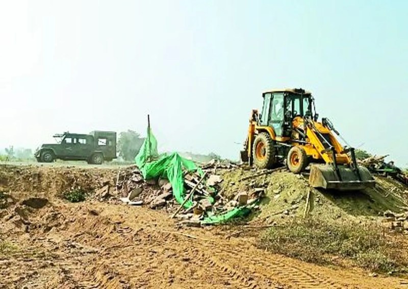 वन विभाग की टीम ने शनिवार को क्षेत्र के ग्राम गुंदलाई के रक्षित वन खंड अमलावदा में 20 बीघा वन भूमि पर अतिक्रमण कर बोई गई फसल को नष्ट कर वहां से अतिक्रमण हटाया।