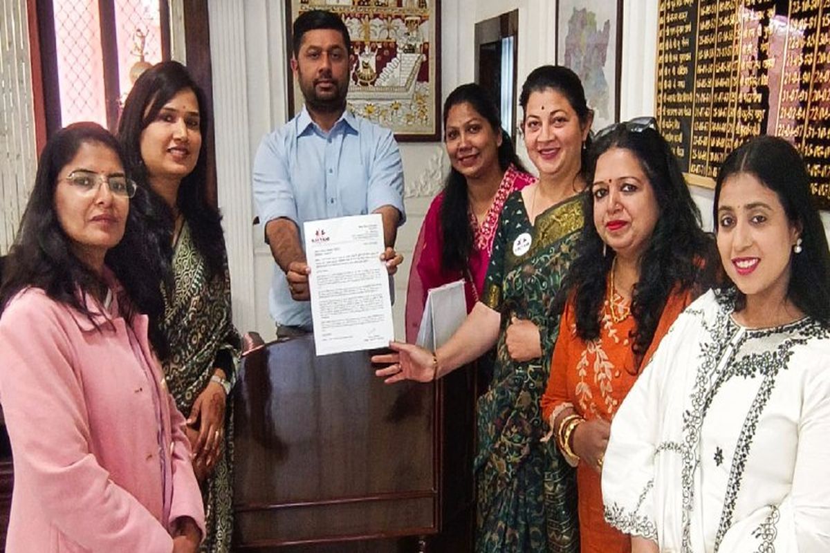 A new vision for women's empowerment: Women's trade centers should be established in every district of the state.