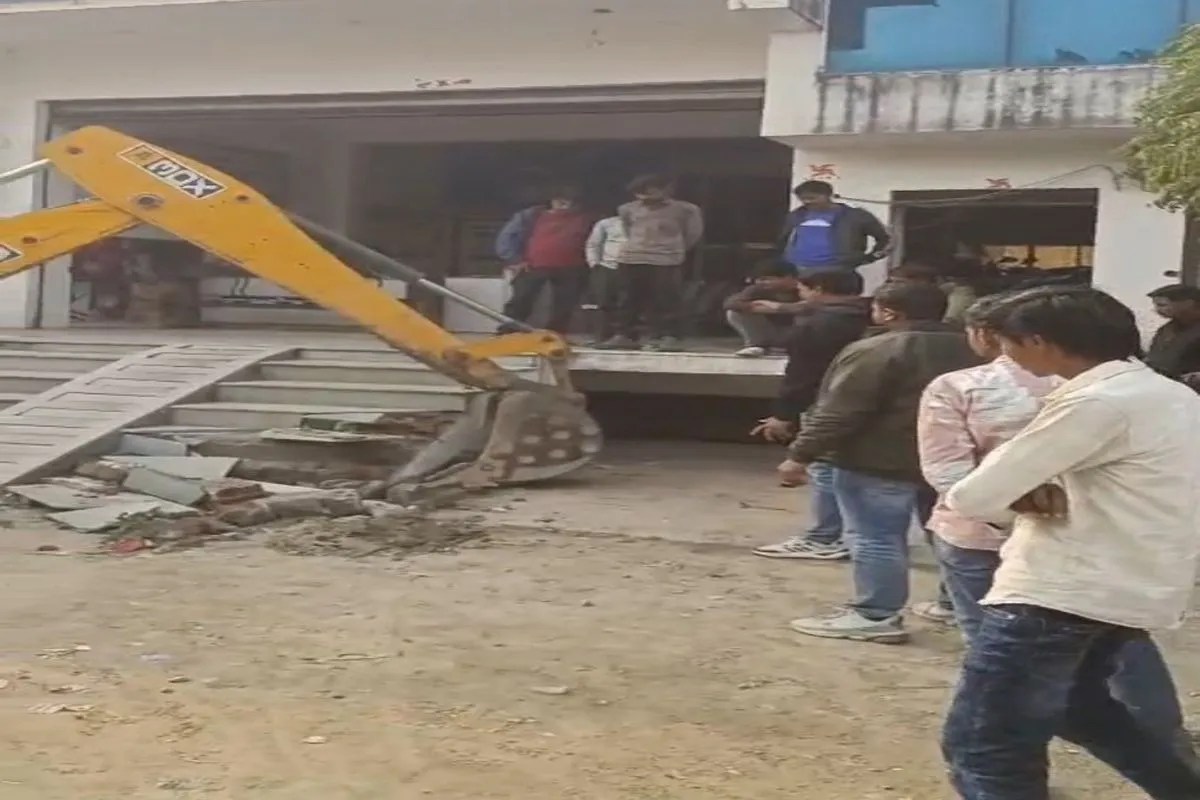 Due to the stick of NGT, the yellow paw was used on the embankment of Kotdi pond.