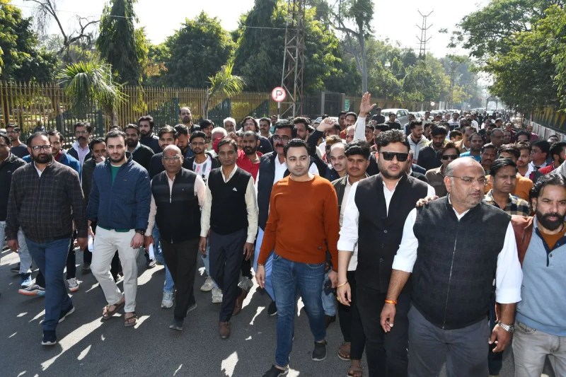 Bullion market closed in protest against threats of false cases and extortion.