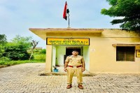 जिंदगी की जंग लड़ रहा वनकर्मी, काटना पड़ा बांया पैर Forest worker fighting for his life, left leg amputated