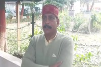 प्रेस वार्ता में अव्यवस्था पर भड़के विधायक, कुर्सी न मिलने से नाराज़ होकर कार्यक्रम छोड़ बाहर निकले योगेश वर्मा (फोटो सोर्स : WhatsApp News Group)