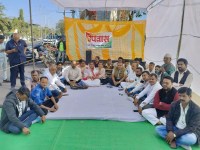 शहर के हनुमान चौक में उपवास रख दिा सांकेतिक धरना