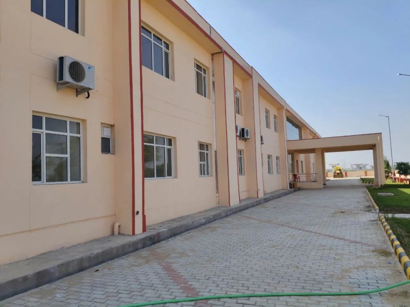 चिकित्सालय का भवन।