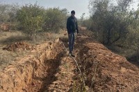 वनविभाग ने जंगल में अवैध खनन पर निगरानी के लिए बढ़ाई गश्त The Forest Department has increased patrolling to monitor illegal mining in the forest