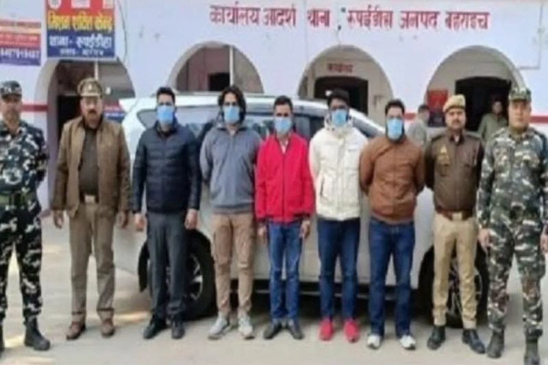 पकड़े गए आरोपी फोटो सोर्स पुलिस ट्विटर अकाउंट